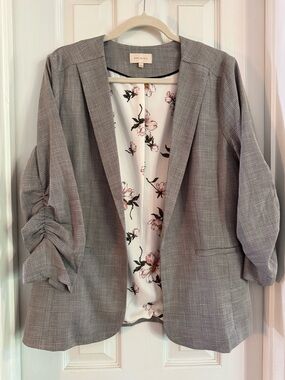 Skies Are Blue Light Gray Plaid Open Blazer with Floral Lining